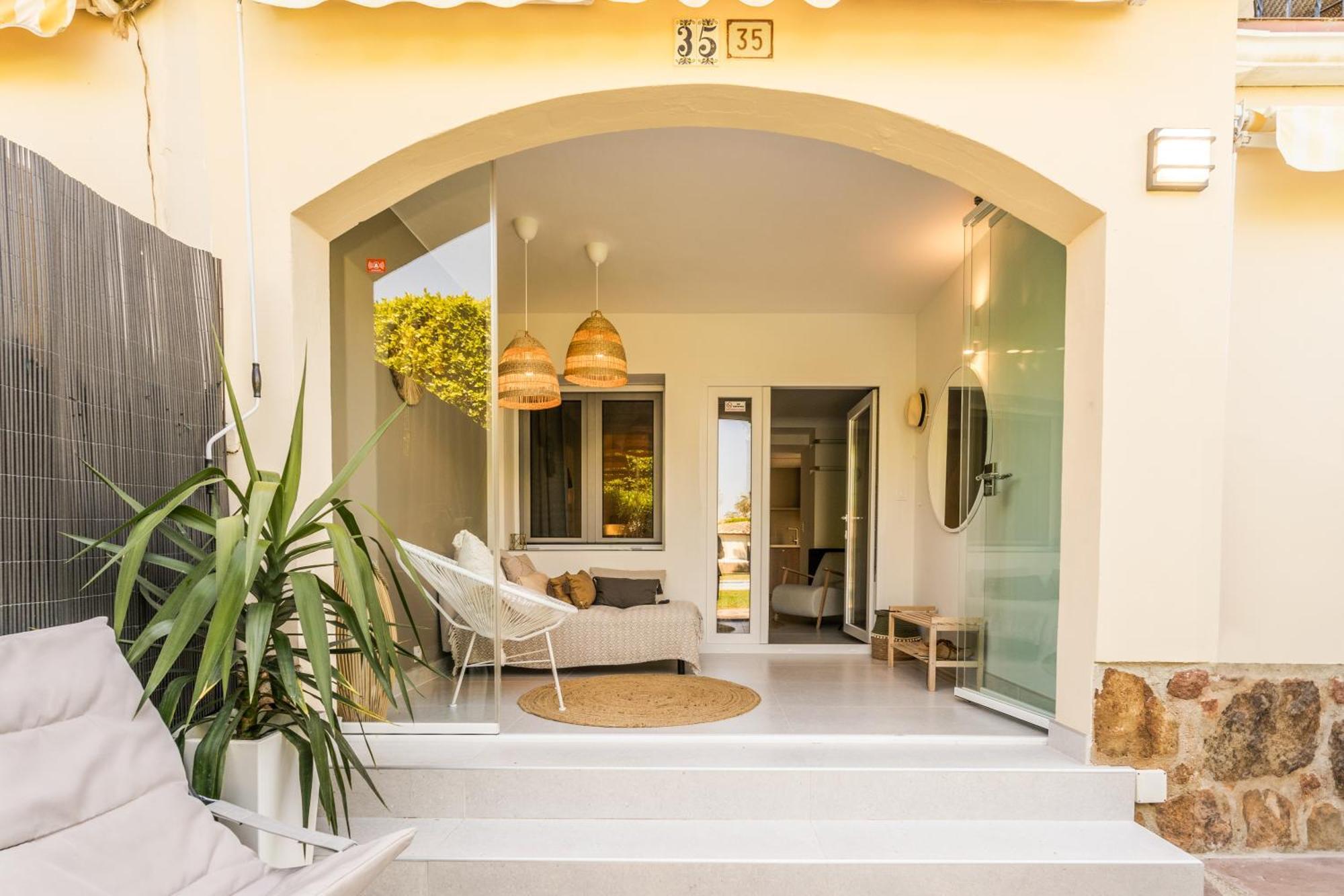 Holiday home Casa Tucan - Luxury House With Large Pool, 10 Min Walk To Arenal